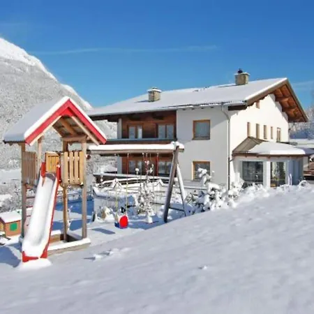 Apartman In Pitztal With Mountain Views Arzl im Pitztal