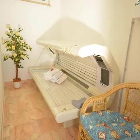 Cozy In Near Bus Apartment